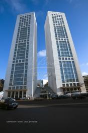 Image du Maroc Professionnelle de  Le Casablanca Twin Center est situé sur le Boulevard Zerktouni, ce quartier fait partie du centre moderne de la ville, Mercredi 19 avril 2006. (Photo / Abdeljalil Bounhar)